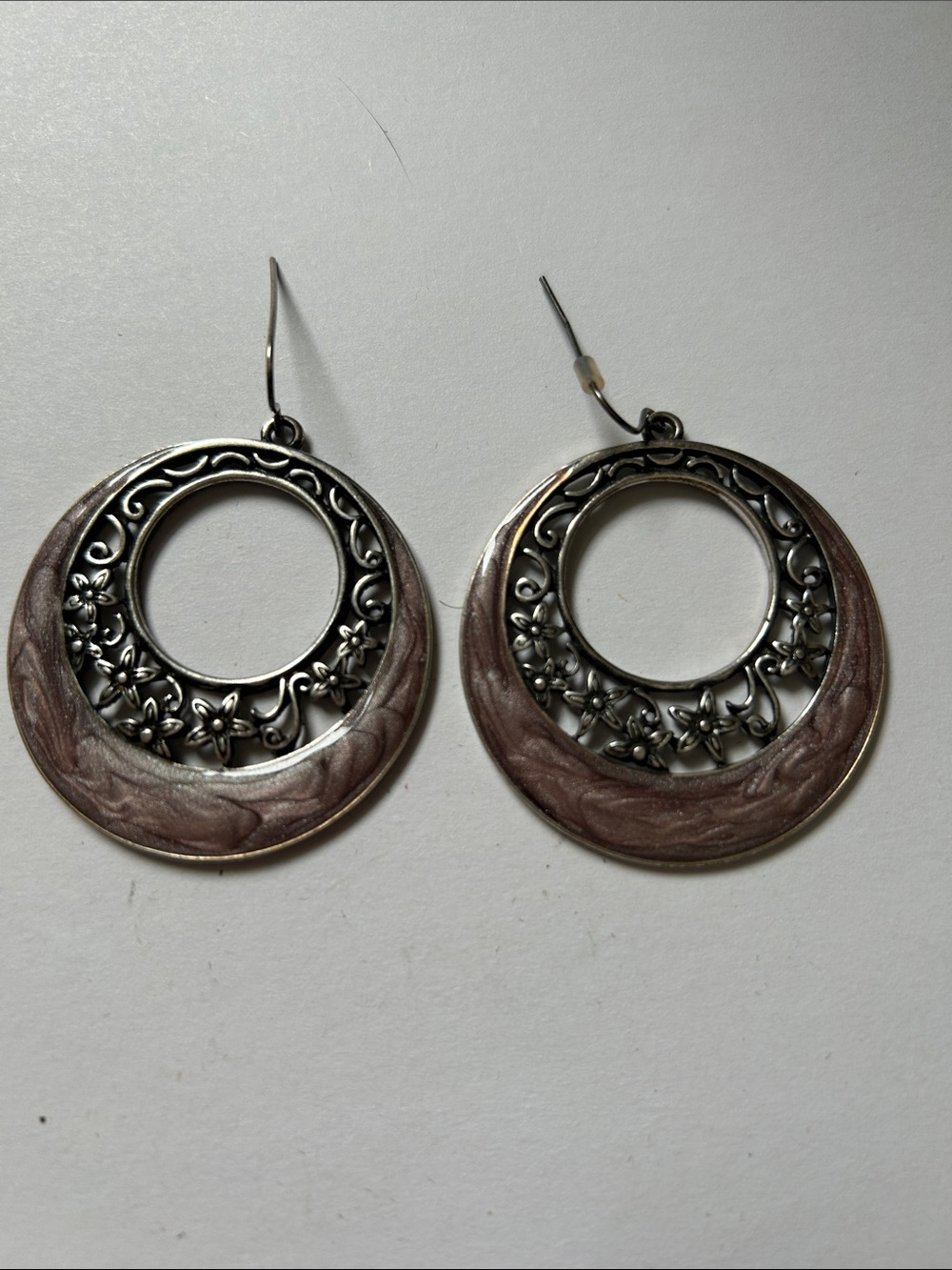Vintage-Inspired Silver Filigree Hoop Earrings with Mauve Accents j34